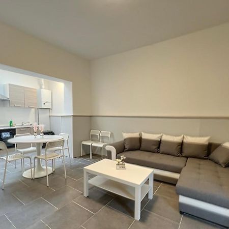 Charbonnel 2 Bruxelles-Charleroi-Airport Villa ภายนอก รูปภาพ