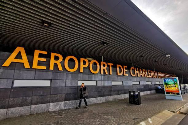 Charbonnel 2 Bruxelles-Charleroi-Airport Villa ภายนอก รูปภาพ