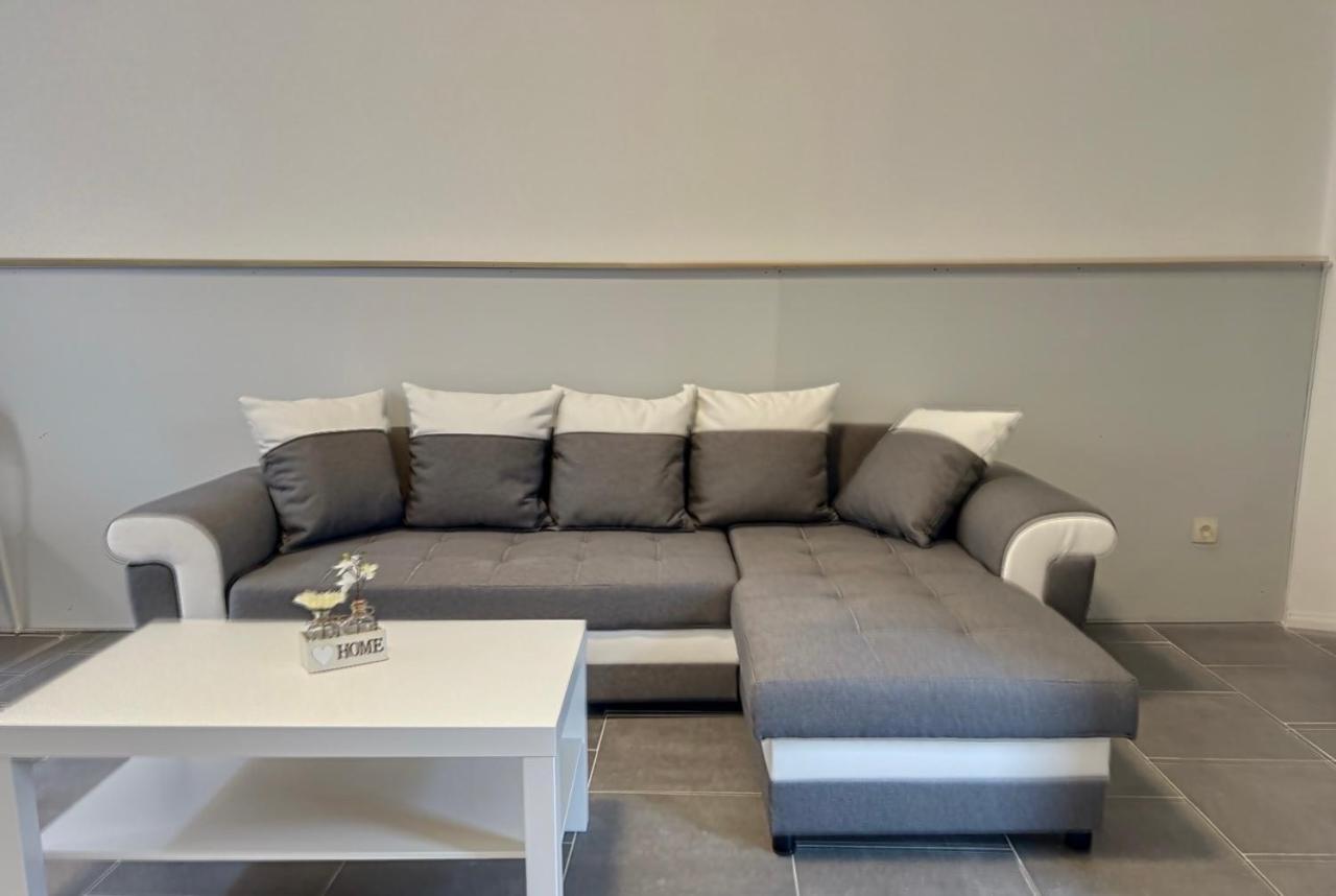 Charbonnel 2 Bruxelles-Charleroi-Airport Villa ภายนอก รูปภาพ