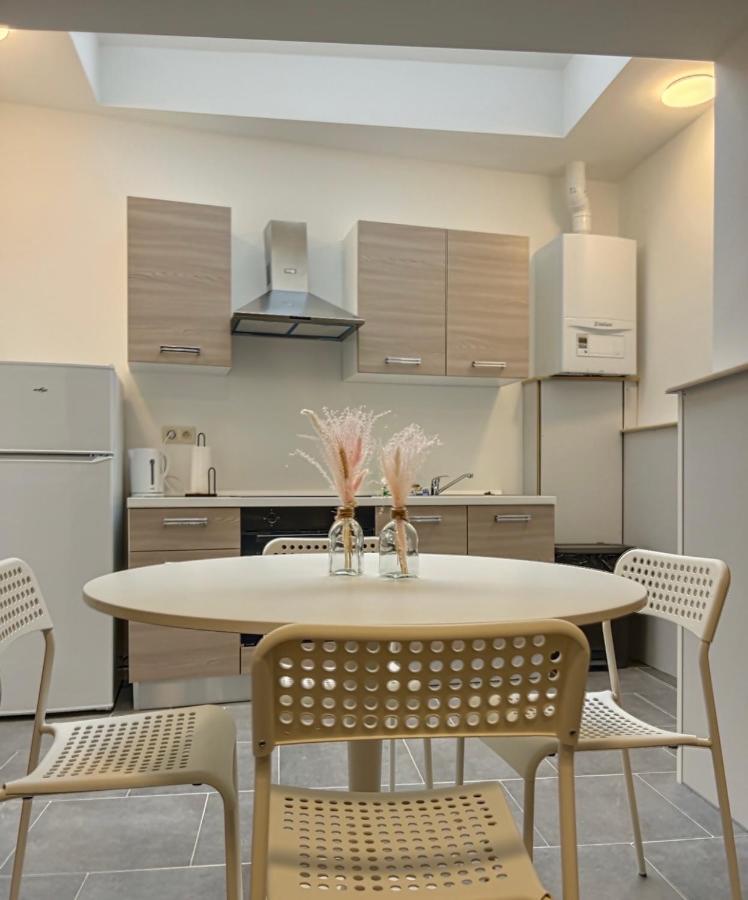 Charbonnel 2 Bruxelles-Charleroi-Airport Villa ภายนอก รูปภาพ