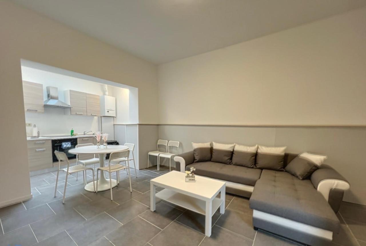 Charbonnel 2 Bruxelles-Charleroi-Airport Villa ภายนอก รูปภาพ